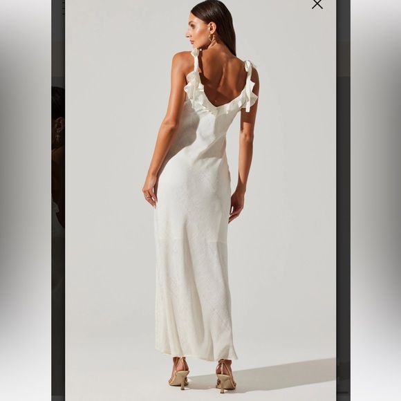 ASTR The Label Sorbae Ruffle Maxi - Picture 5 of 10